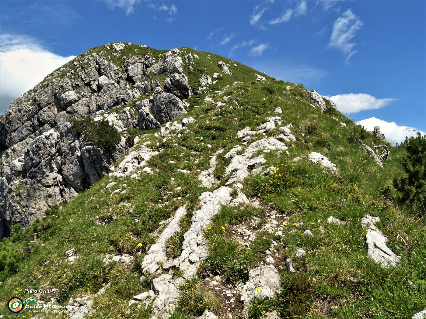 58 Rampatina finale per la cima della Corna Grande.JPG